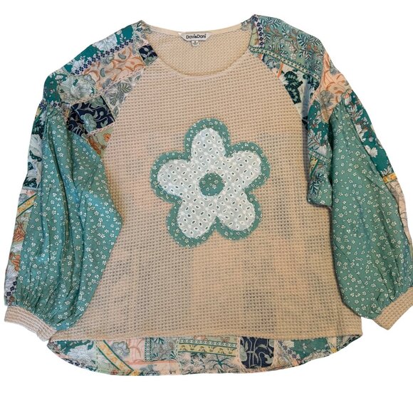 NEW MEDIUM Davi & Dani Thermal Flower Patchwork Appliqué Balloon Sleeve Top - Picture 2 of 10